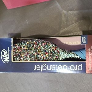 Wetbrush Pro Detangling Brush in BLUE